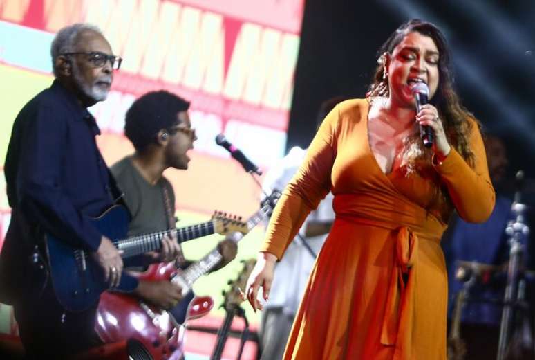 Preta Gil e o pai, Gil, em apresenta&ccedil;&atilde;o de 2023, em S&atilde;o Paulo