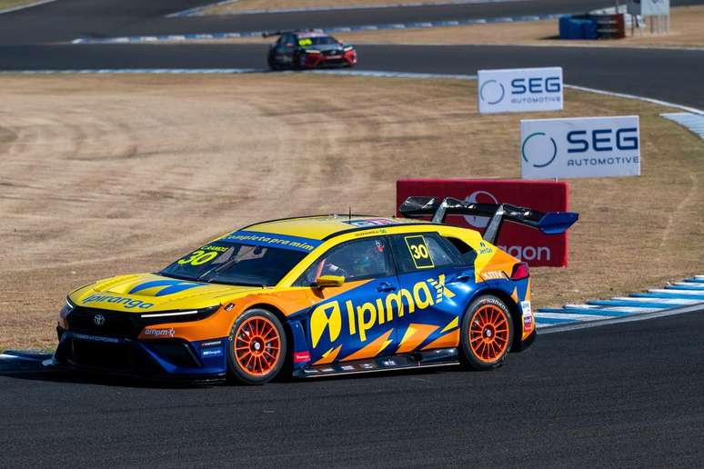 Cesar Ramos subiu ao pódio na sprint neste sábado (19) no Velocitta