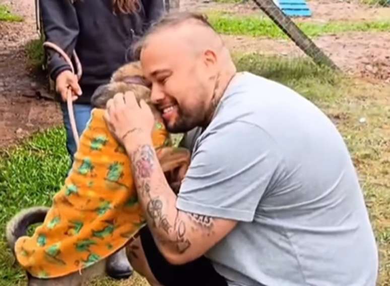 After 13 months separated from the flood in RS, Tigre Dog meets in an exciting scene