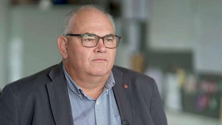 Paul Abbott era diretor da KNP, empresa que foi atacada por hackers