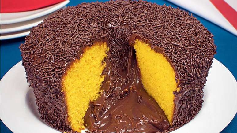 Carrot Vulcano cake with brigadeiro: the most irresistible article of your afternoon coffee