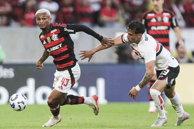 Wesley em jogo contra o S&atilde;o Paulo, no Maracan&atilde; &ndash;