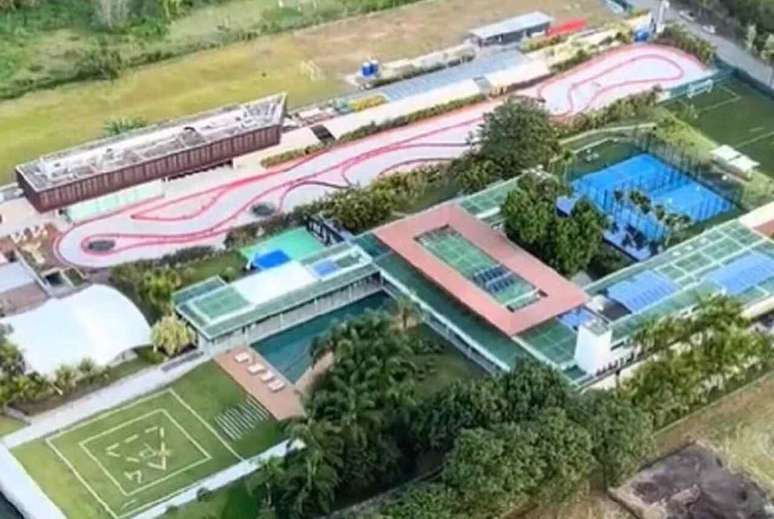 Neymar costuma passar suas folgas com fam&iacute;lia e amigos na mans&atilde;o em Mangaratiba &ndash;