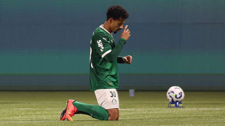 Lucas Evangelista foi titular contra o Atl&eacute;tico-MG &ndash;