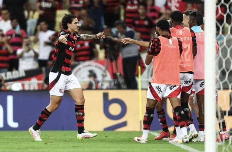 Primeiro tempo foi morno e truncado no Maracanã –