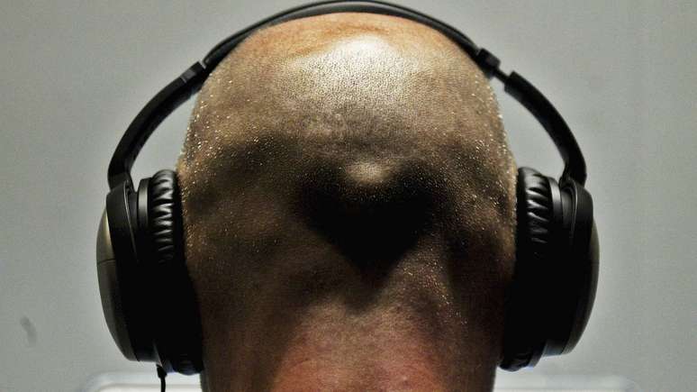 Because you shouldn’t hear the metal on your mobile phone, according to Sodoma Leader