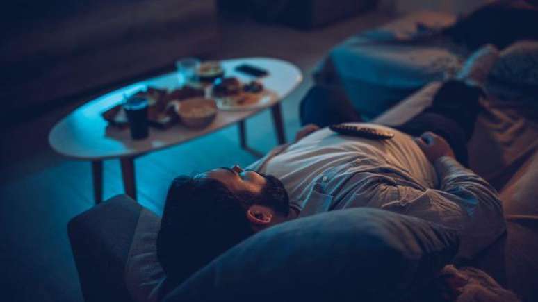 Obesidade, sedentarismo e consumo de alimentos ultraprocessados s&atilde;o alguns dos fatores que podem estar por tr&aacute;s do aumento nos tumores colorretais