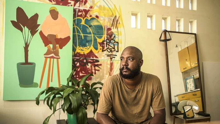 Thiago de Souza Oliveira, o Consp, 40 anos, 25 de grafite, fez trabalhos para Sintonia, Escola de Quebrada e Pablo e Luisão.