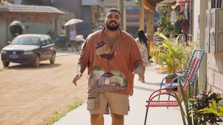 O ator Paulo Vieira se notabiliza com as camisas usadas em Pablo e Luisão. Foram criadas pelo grafiteiro Consp.