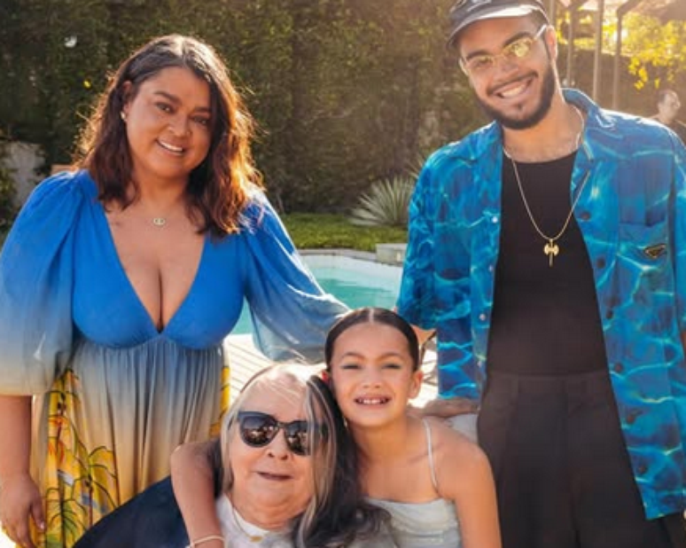 Preta Gil in a photo with his mother, Sandra Gadelha, his son, Francisco and his nephew, Sol de Maria