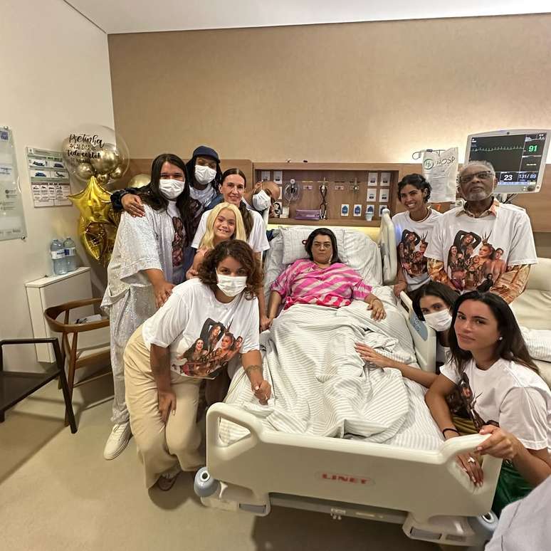 Marina Morena passa Reveillon com Preta Gil e fam&iacute;lia