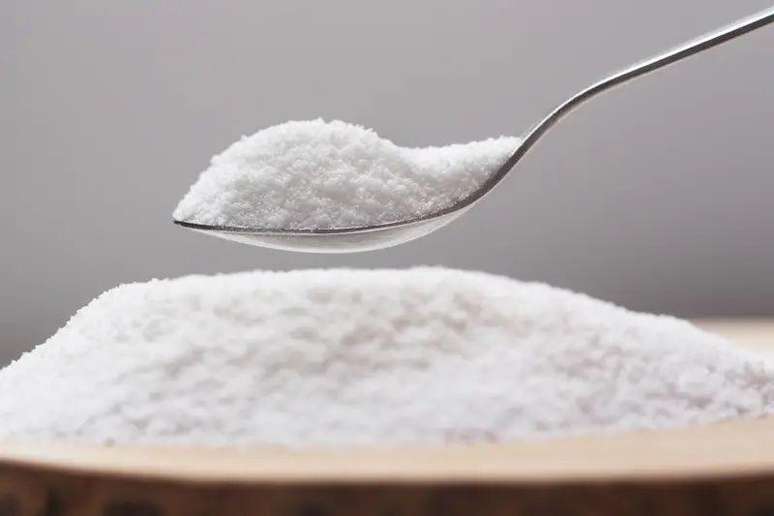 The popular sweetener that could damage its brain defenses