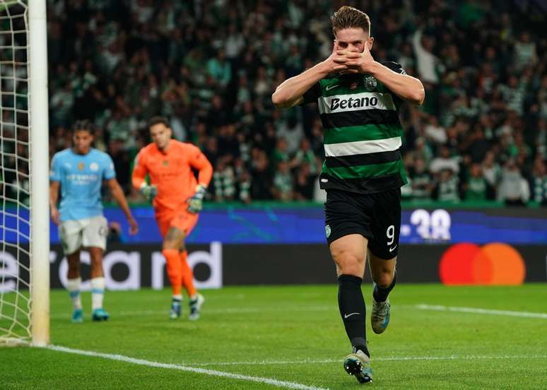 Gyokeres comemorando um de seus gols na goleada do Sporting sobre o Manchester City na &uacute;ltima Champions League 