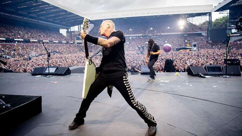 O Metallica estava entre as outras bandas que agitaram o Villa Park