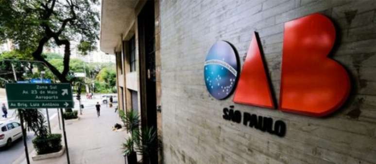 Ordem dos Advogados do Brasil criticou as tarifas impostas pelos EUA e se solidarizou com brasileiros afetados.