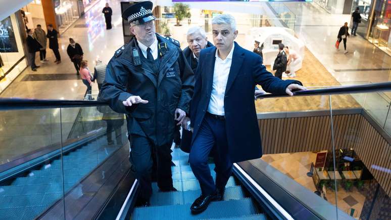 O centro comercial Westfield, na zona leste de Londres, é muito concorrido