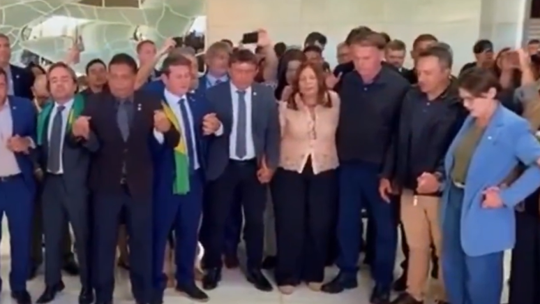 PODE ISSO? Bolsonaro ora com aliados na Câmara e articula reação a medidas recentes do Supremo