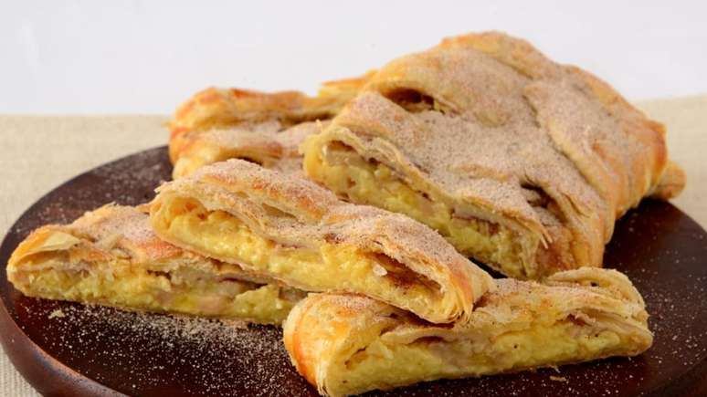 Banana Puff Traid with cinnamon: the homemade and traditional recipe Banana Puff Traid with cinnamon: the homemade and traditional recipe