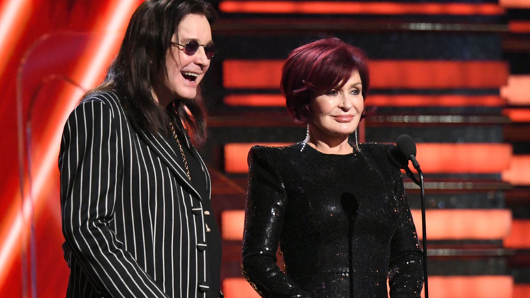 Ozzy ao lado de Sharon, sua esposa