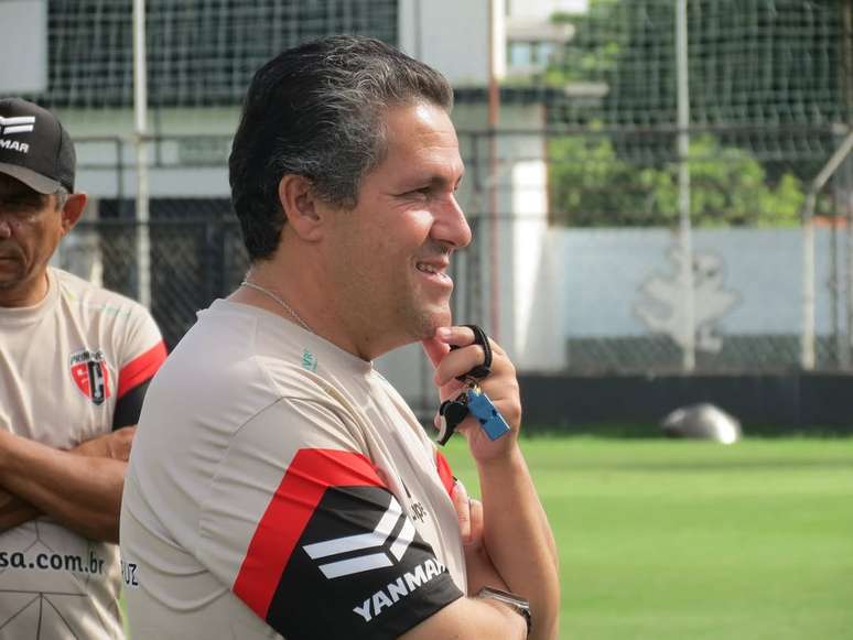 Fernando Marchiori acompanha treinamento do Primavera