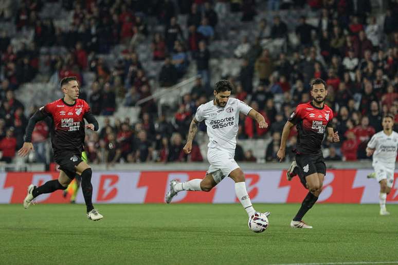 Na Ligga Arena, Athletico e Ferrovi&aacute;ria empatam em duelo pela S&eacute;rie B. Mas jogo teve pol&ecirc;mica&nbsp; &ndash; Fotos: Luis Miguel Ferreira / Ferrovi&aacute;ria SAF