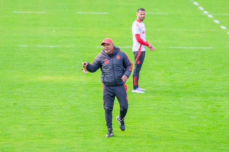 Roger Machado estuda solu&ccedil;&otilde;es no Internacional para suportar maratona de jogos decisivos &ndash;