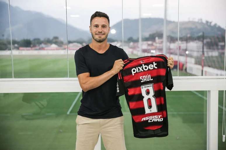 Sa&uacute;l assinou at&eacute; dezembro de 2028 com o Flamengo &ndash;