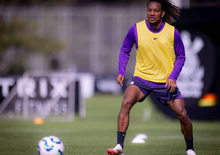 Carrillo &eacute; um dos l&iacute;deres do elenco do Corinthians &ndash;