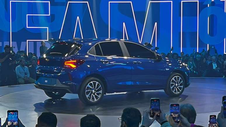 Chevrolet renova linha Onix após seis anos e compactos atualizam visual e interior, com novo painel