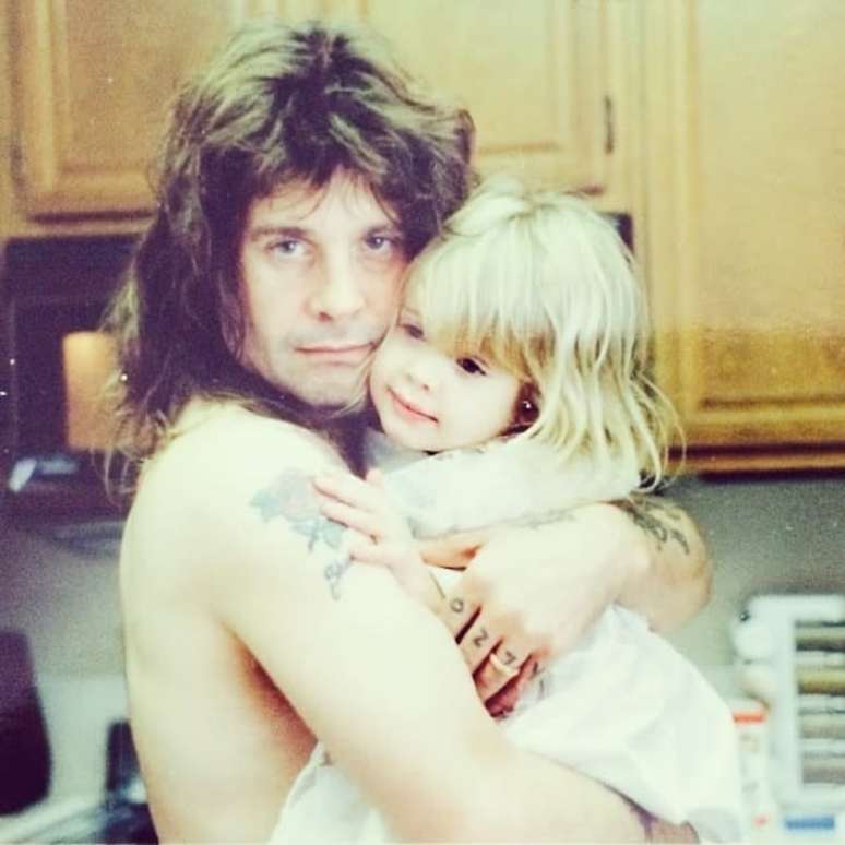 Kelly Osbourne in an old photo of the 80s with her father, Ozzy Osbourne, published the last day of an international parent on June 21, 2025 Kelly Osbourne in an old photo of the 80s with her father, Ozzy Osbourne, published the last day of an international parent on June 21, 2025