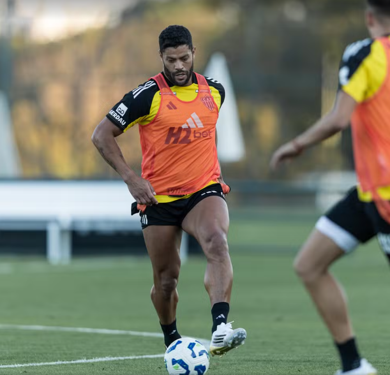 Jogadores do Atl&eacute;tico-MG treinaram com bolsos para fora do shorts em protesto contra atraso de pagamentos