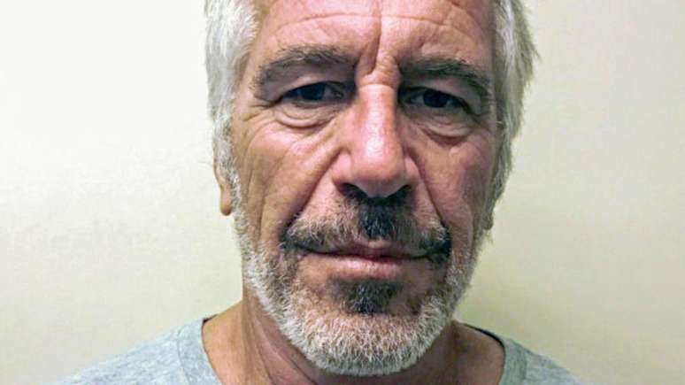 Epstein foi encontrado morto na pris&atilde;o em 2019