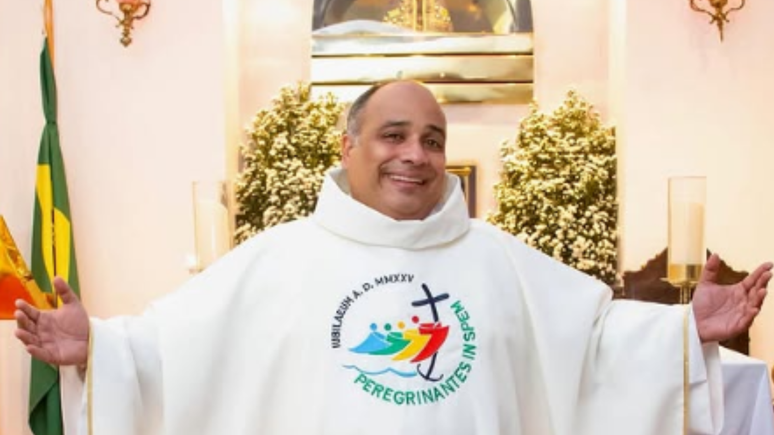 Father Omar breaks seven ribs; Look how it is Father Omar breaks seven ribs; Look how it is