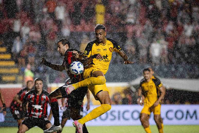 Duelo no Barrad&atilde;o aconteceu debaixo de bastante chuva &ndash;