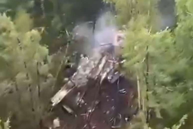 Local onde avião caiu na Rússia foi visto por equipes de helicóptero