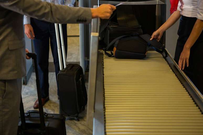 Take photos of the luggage before sending
