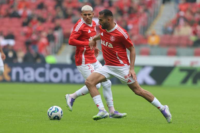 Thiago Maia recupera gradativamente seu espa&ccedil;o no Internacional, dessa vez como primeiro volante &ndash;