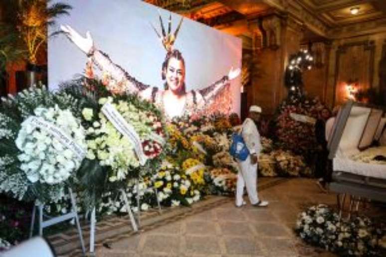 Preta Gil gets crown of flowers and exciting honors in the wake; Check