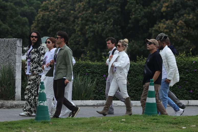 Famosos e familiares chegam ao Cemitério da Penitência no RJ despedida de Preta Gil