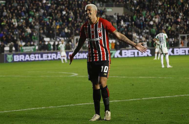 Luciano volta a ser decisivo no S&atilde;o Paulo &ndash;