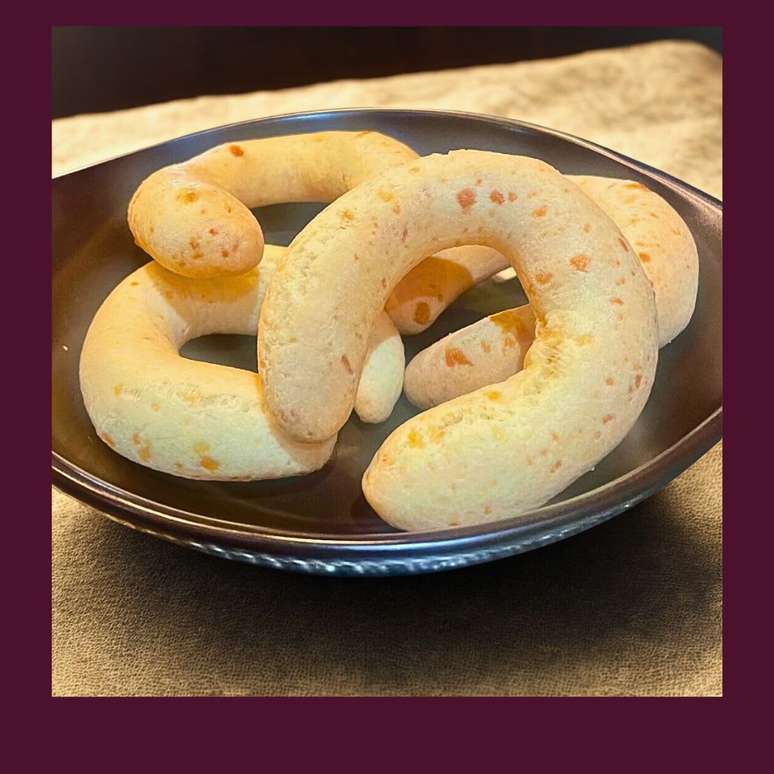 CHIPA PARAGUAIA COM REQUEIJÃO