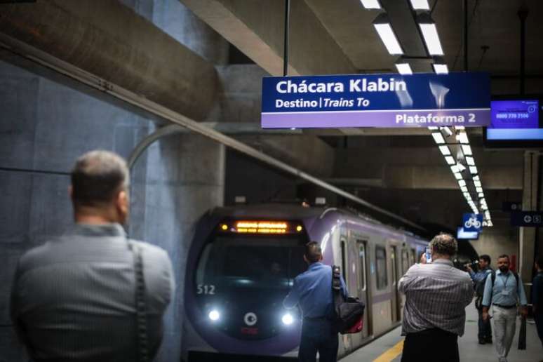 The failure affects the operation on the 5 lilac underground line; See extract