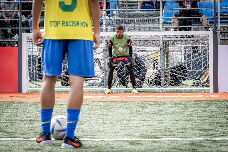 Jogador brasileiro bate pênalti em 2024 na Coreia. Existem cinco possiblidades deles acontecerem.