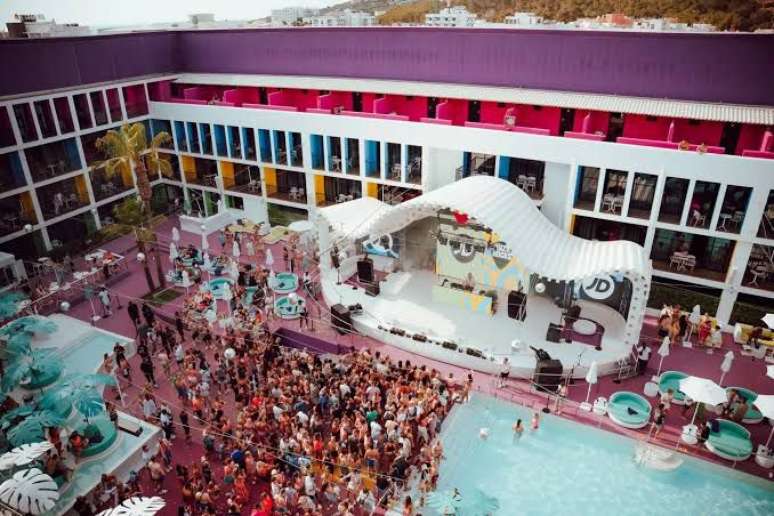 Trag&eacute;dias em s&eacute;rie levam hotel a cancelar eventos