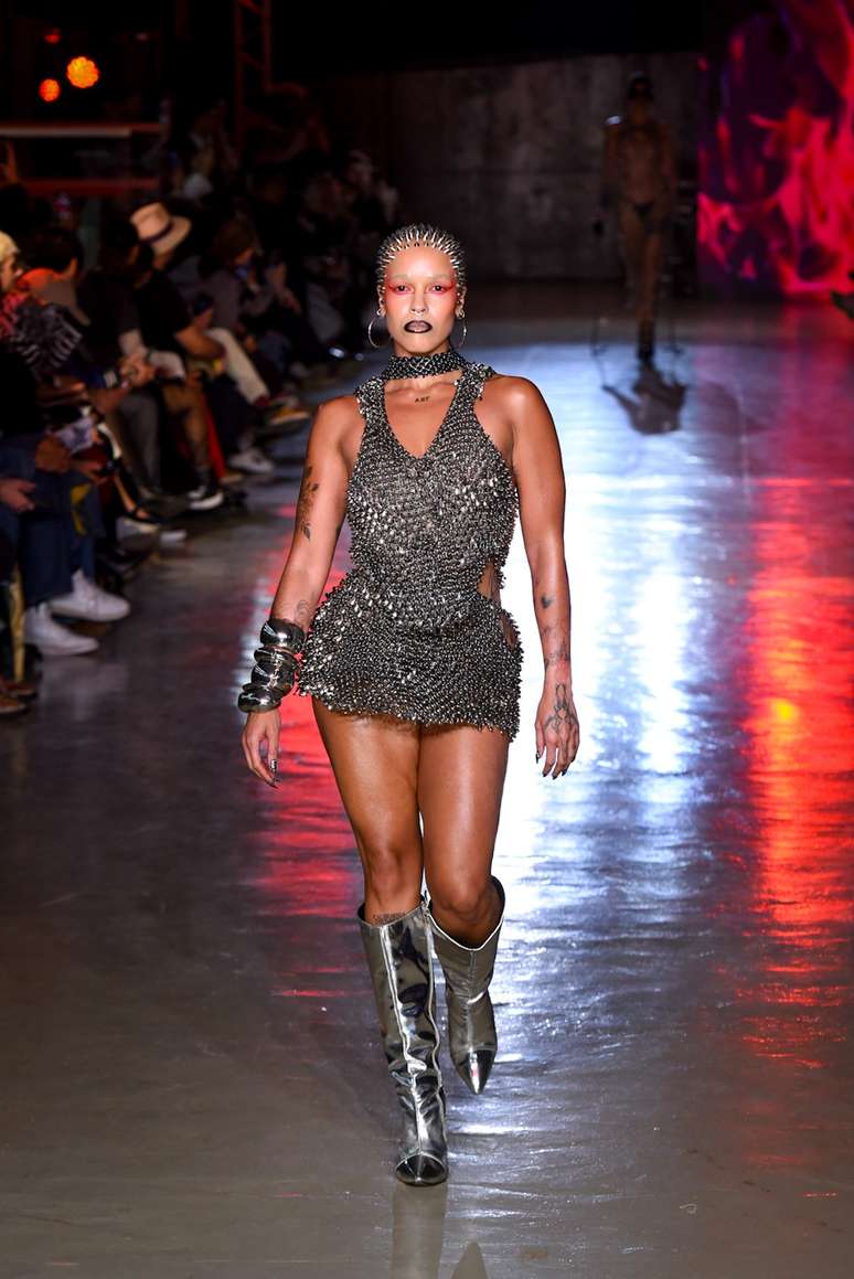 A influenciadora Jess no desfile de Filipe Freire 