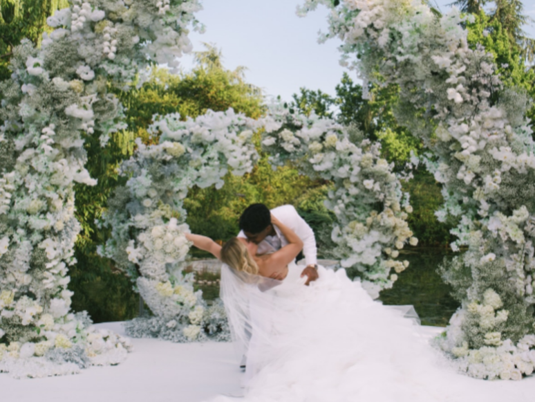 See the photographic album of Gabriely’s wedding and endrick