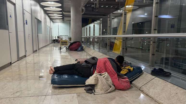 Miguel dormia no aeroporto porque seu sal&aacute;rio n&atilde;o &eacute; suficiente para pagar um aluguel