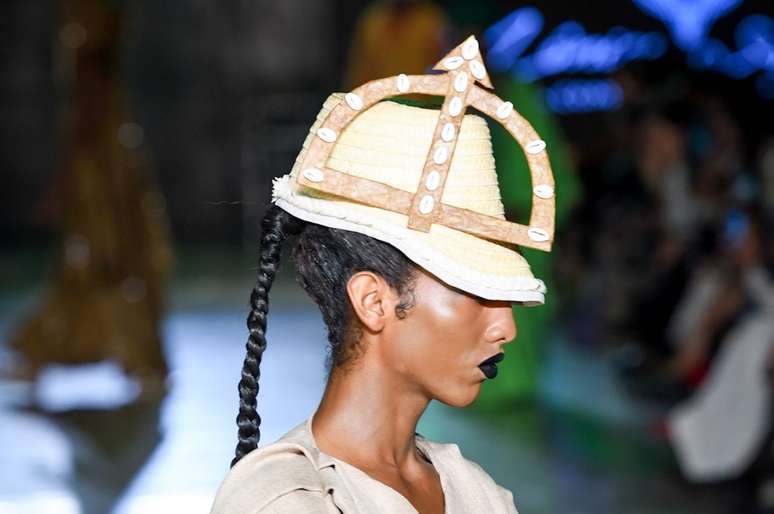 Desfile Mônica Anjos 