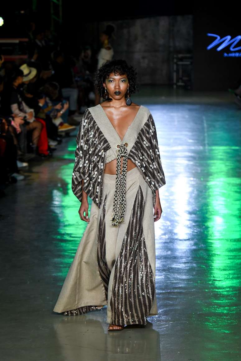 Desfile Mônica Anjos 