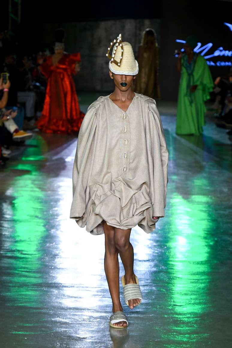 Desfile Mônica Anjos 